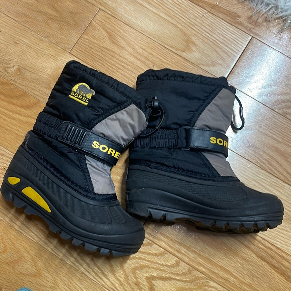 Toddler size 10 Sorel boots